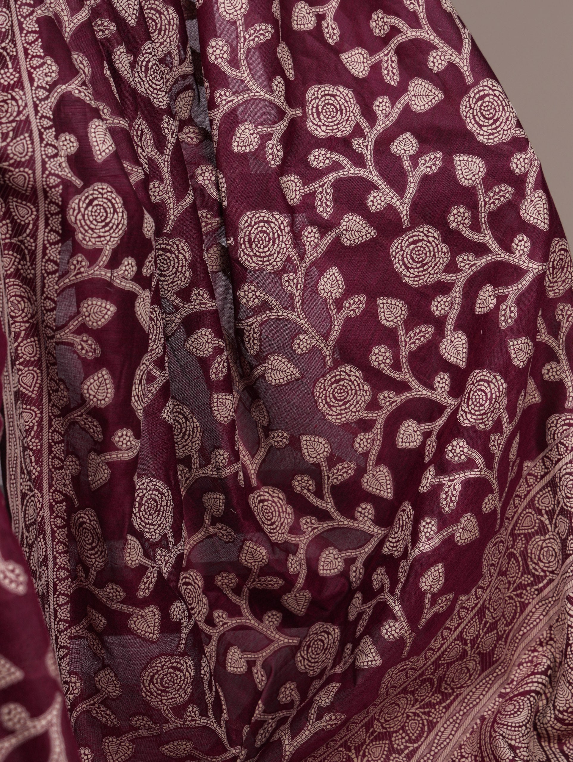 Flowing cotton silk texture with organic flower patterns makes this saree a perfect balance of tradition and ease 🪷